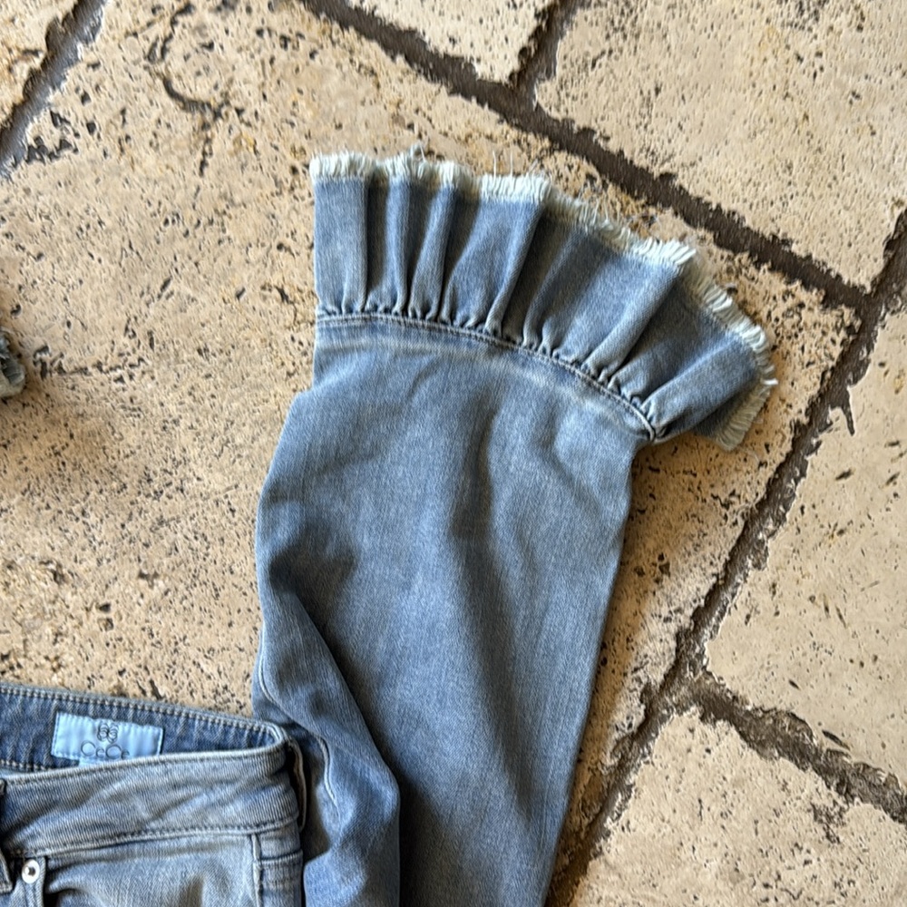 Ruffle jeans… 👖. Adorable! - Picture 9 of 10
